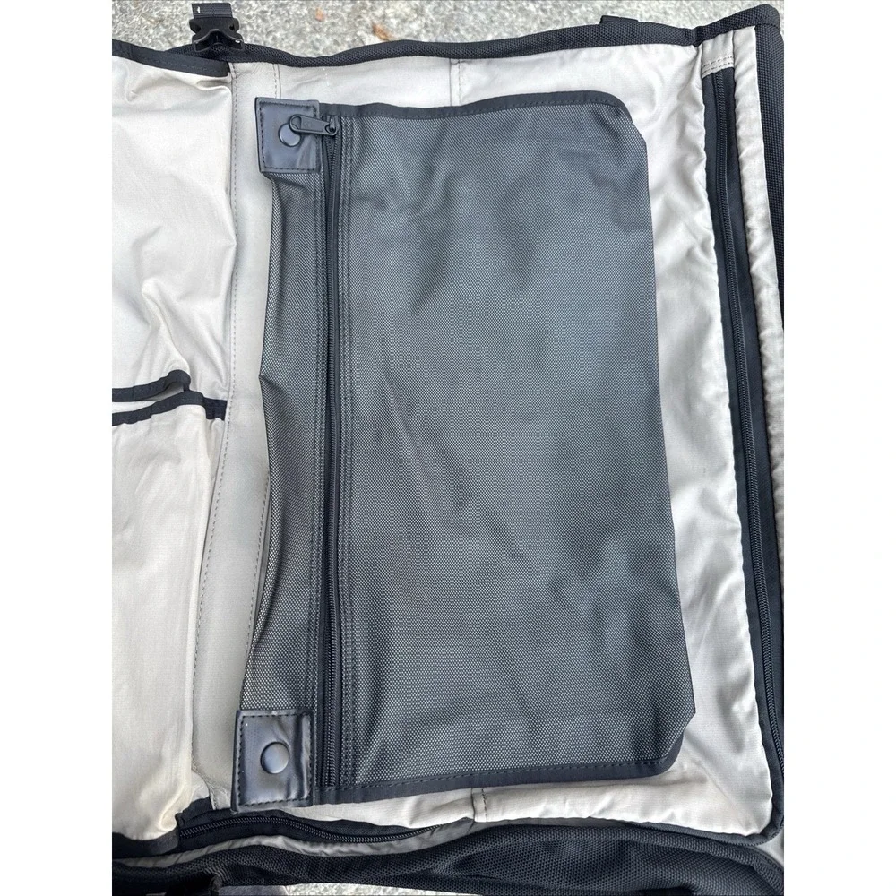 Victorinox Black Garment Bag - Suitcase Travel Bag Suits Shoe Compartment